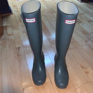 Tall Hunter Boots in grey with fleece liner